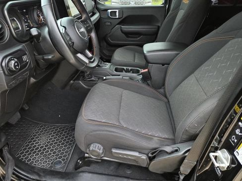 Used 2024 Jeep Gladiator Mojave w/ Safety Group AWD/4WD image 19