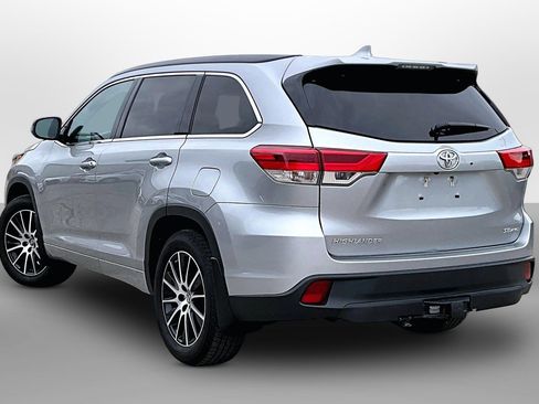 Used 2017 Toyota Highlander SE AWD/4WD image 10