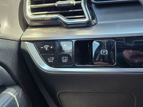 Certified 2025 Kia Sportage SX Prestige AWD/4WD image 18