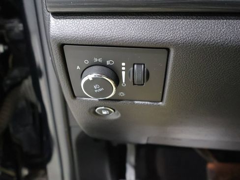 Used 2019 Jeep Grand Cherokee Altitude AWD/4WD image 33