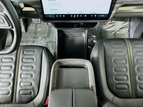 Used 2022 Rivian R1T Adventure image 39