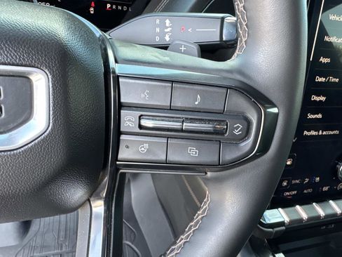 Used 2025 GMC Yukon AT4 image 30