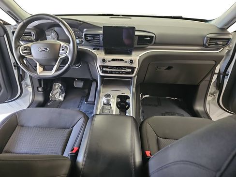 Used 2023 Ford Explorer XLT AWD/4WD image 9