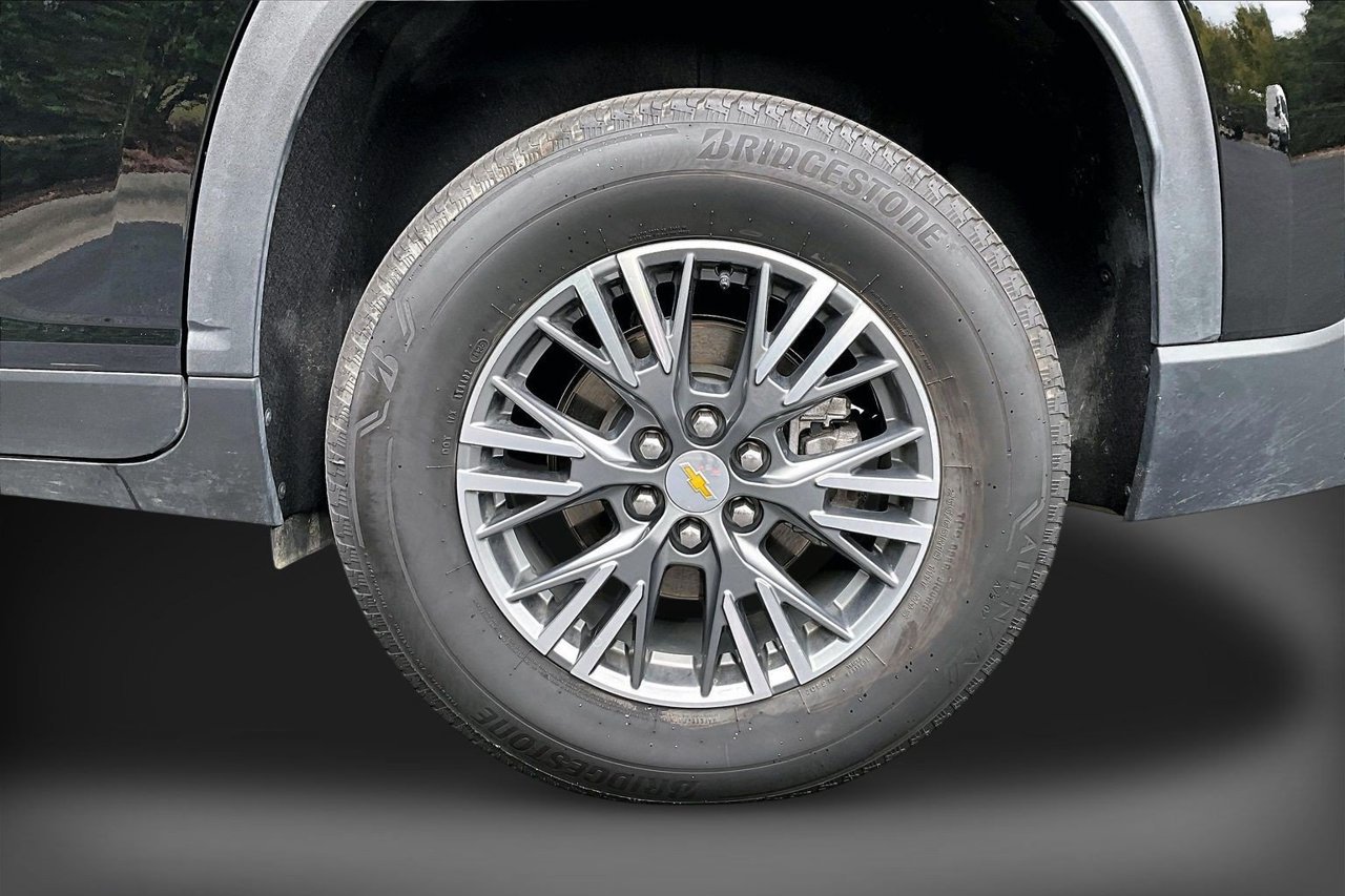 Used 2025 Chevrolet Traverse LT AWD/4WD image 35