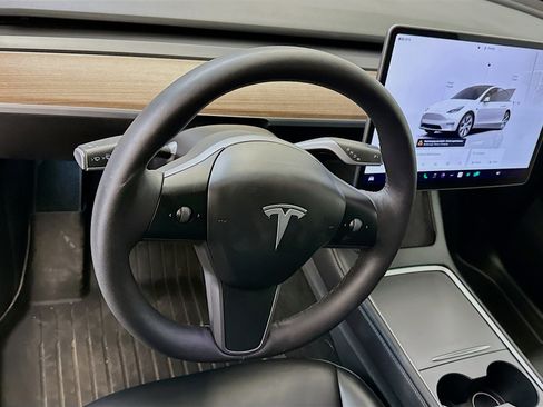 Used 2023 Tesla Model Y Long Range image 18