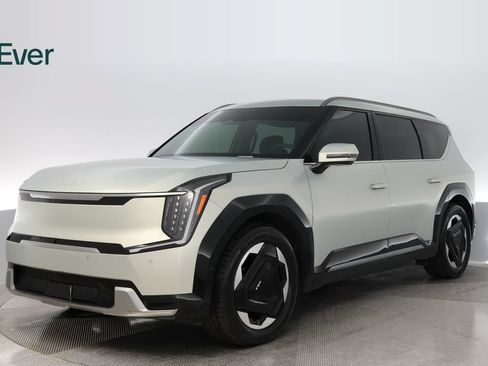 Used 2024 Kia EV9 Land AWD/4WD image 2