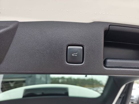 Used 2025 Ford Escape SE image 14