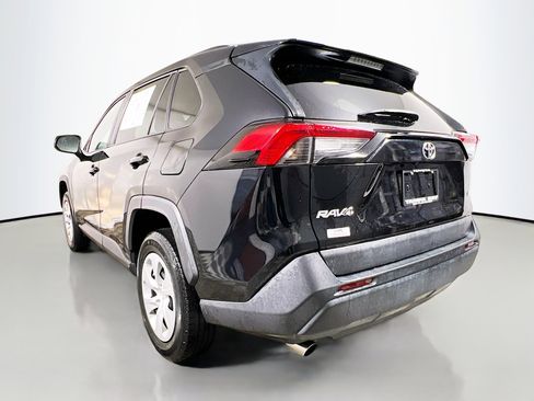 Used 2021 Toyota RAV4 LE image 8