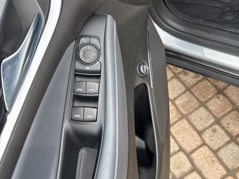 Used 2023 Buick Enclave Essence image 13