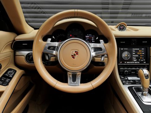 Certified 2013 Porsche 911 Carrera 4S image 18