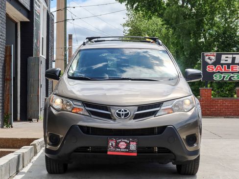 Used 2015 Toyota RAV4 LE AWD/4WD image 2