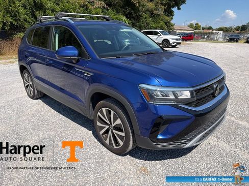 Used 2023 Volkswagen Taos SE w/ Panoramic Sunroof Package FWD image 7