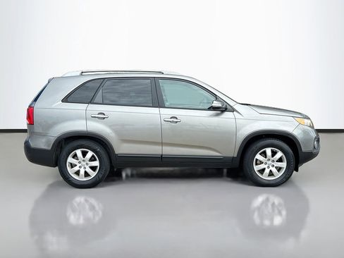 Used 2012 Kia Sorento LX w/ Convenience Pkg image 4