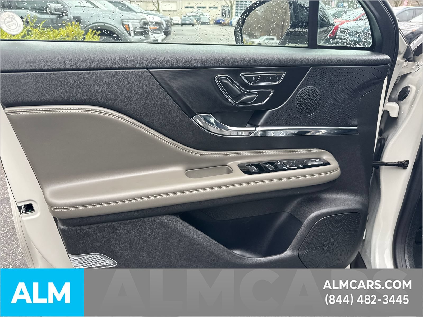 Used 2023 Lincoln Corsair Reserve w/ Rear Removable Package Tray AWD/4WD image 12