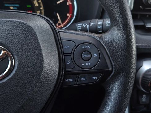 Certified 2025 Toyota RAV4 XLE FWD image 19