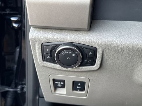 Used 2018 Ford F150 Lariat image 23