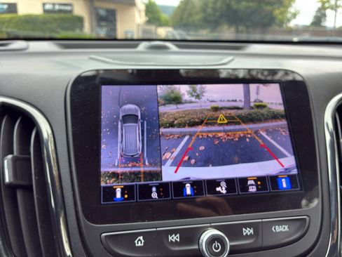 Used 2022 Chevrolet Equinox RS w/ RS Leather Package FWD image 32