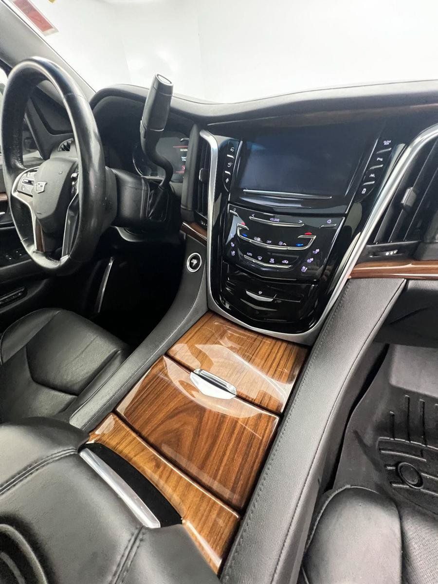 Used 2016 Cadillac Escalade Luxury AWD/4WD image 30