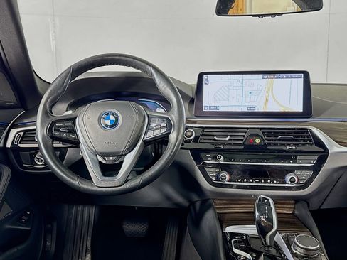 Used 2023 BMW 530e image 13