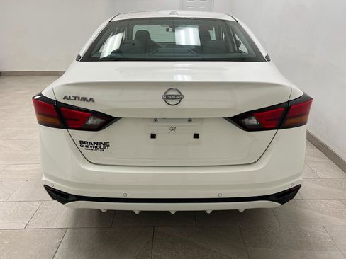 Used 2025 Nissan Altima 2.5 SV FWD image 17