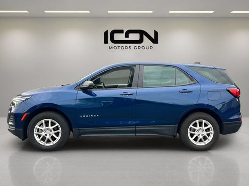 Used 2022 Chevrolet Equinox LS AWD/4WD image 2