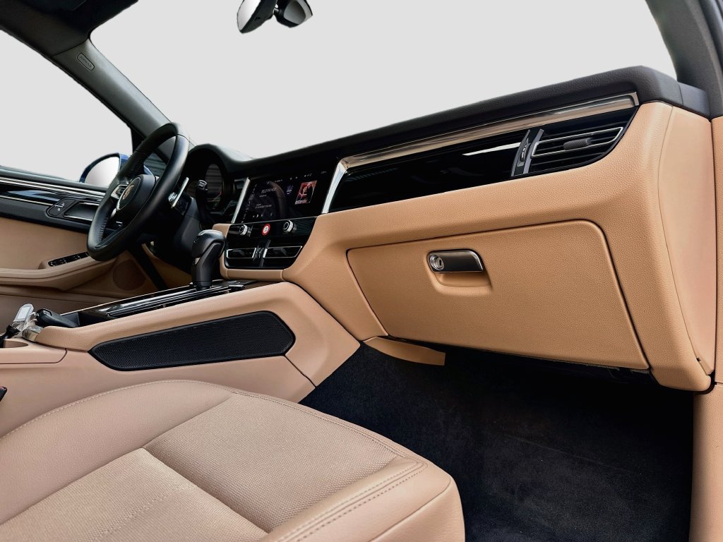 Certified 2024 Porsche Macan S AWD/4WD image 30