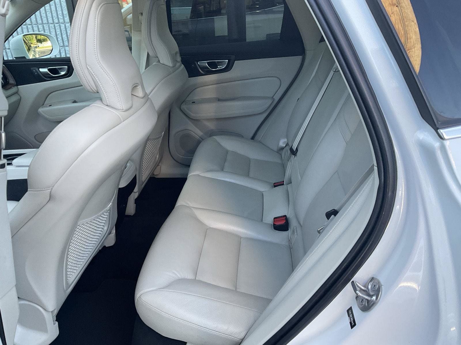 Used 2022 Volvo XC60 B5 Momentum AWD/4WD image 9