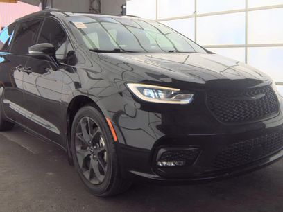 Used 2021 Chrysler Pacifica Touring w/ S Appearance Package