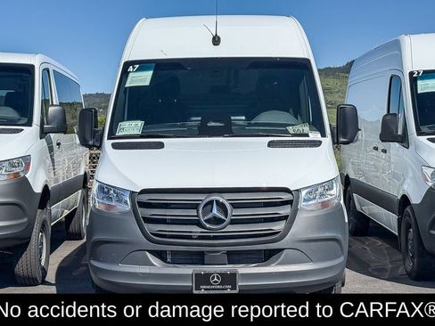 Used 2025 Mercedes-Benz Sprinter 4500 image 2