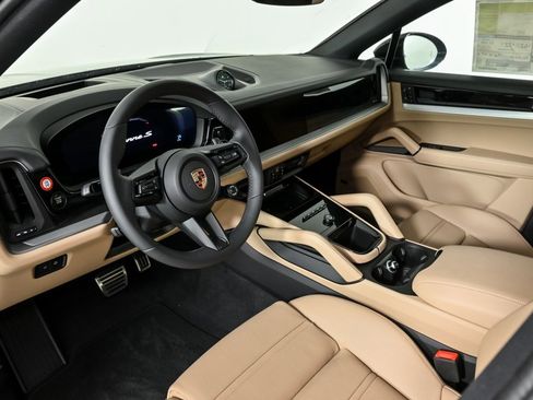 New 2025 Porsche Cayenne S image 4