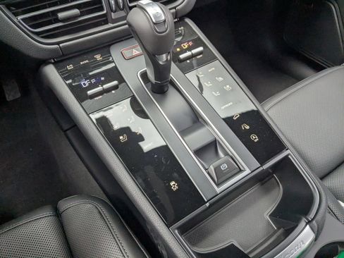 Certified 2026 Porsche Macan AWD/4WD image 22