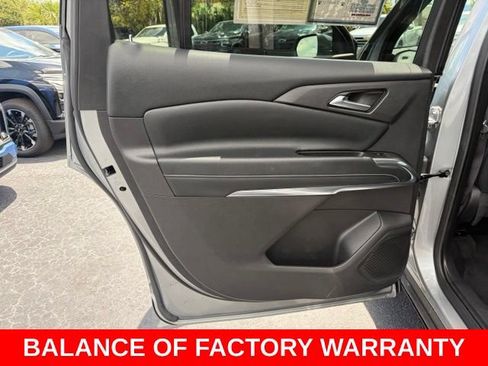 Used 2025 Chevrolet Traverse LT AWD/4WD image 13