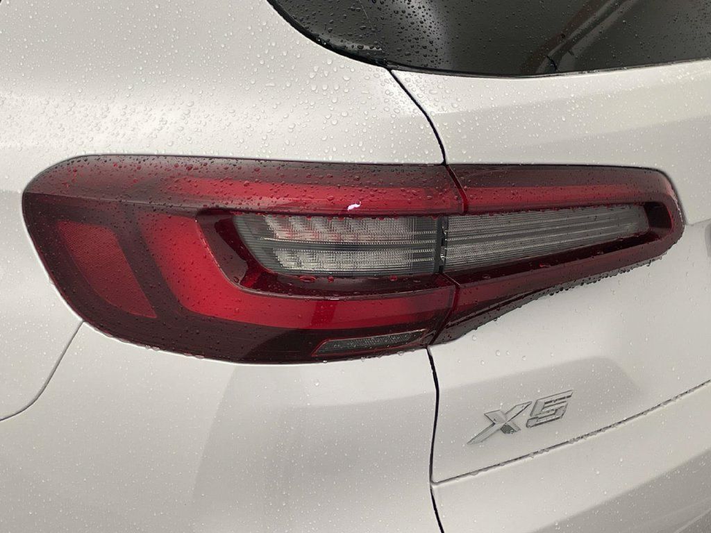 Used 2021 BMW X5 xDrive40i w/ Convenience Package AWD/4WD image 16