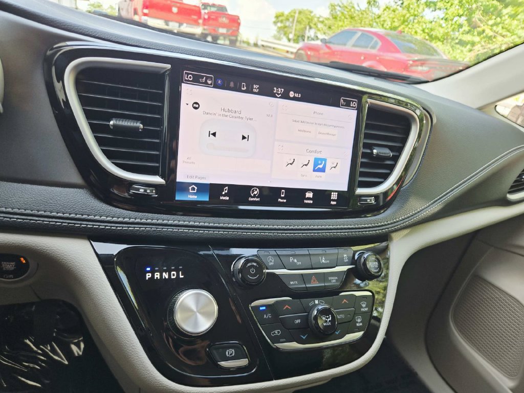Used 2024 Chrysler Pacifica Touring-L w/ Road Tripper Package FWD image 25