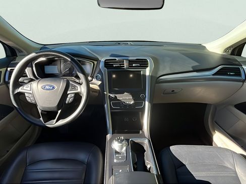 Used 2020 Ford Fusion SE image 11