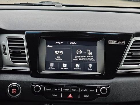Used 2017 Kia Niro EX FWD image 21