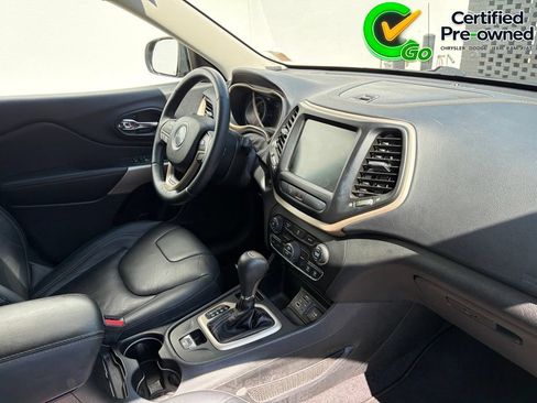 Certified 2018 Jeep Cherokee Limited FWD image 33