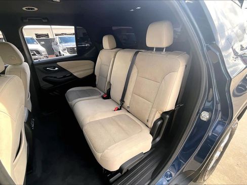 Used 2022 Chevrolet Traverse LS FWD image 21