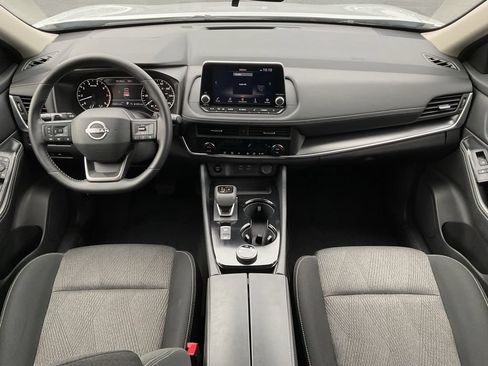 Used 2025 Nissan Rogue SV AWD/4WD image 16