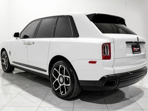 Used 2022 Rolls-Royce Cullinan Black Badge image 8