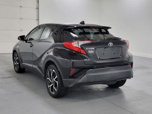 Used 2019 Toyota C-HR XLE FWD image 7