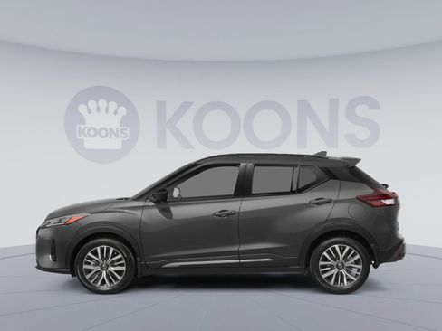 Used 2021 Nissan Kicks SR image 4