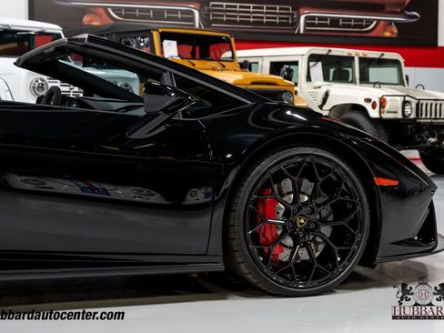 Used 2021 Lamborghini Huracan EVO image 15