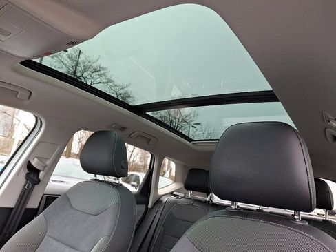 Used 2022 Volkswagen Taos SE w/ Panoramic Sunroof Package image 13