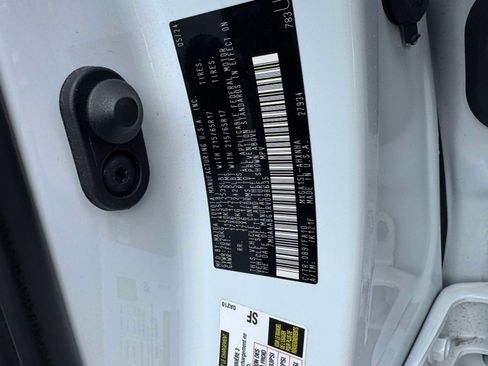 Used 2024 Toyota Corolla Cross L image 23