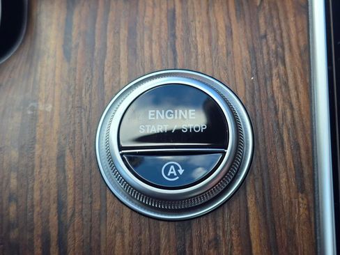 Used 2025 Mercedes-Benz C 300 4MATIC Sedan image 44