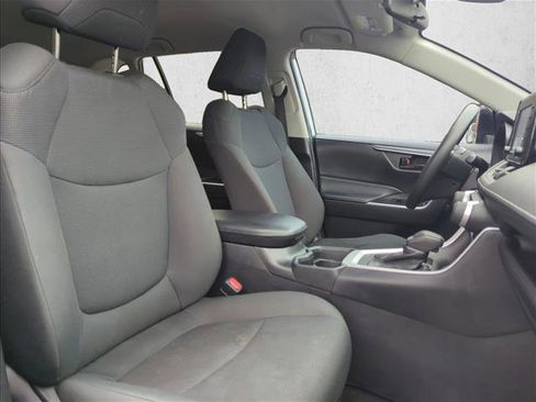 Used 2021 Toyota RAV4 LE image 27