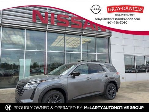 New 2026 Nissan Pathfinder SL image 1