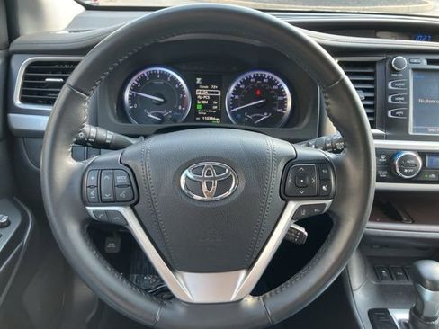 Used 2019 Toyota Highlander XLE image 14