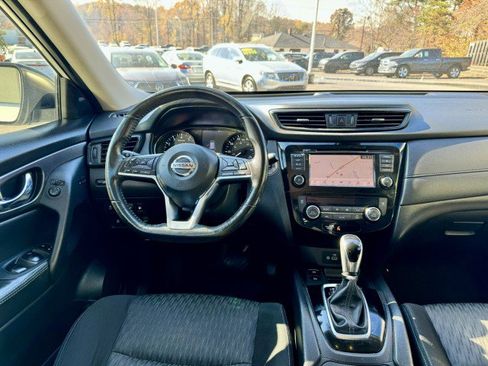 Used 2019 Nissan Rogue SV w/ Premium Package image 9
